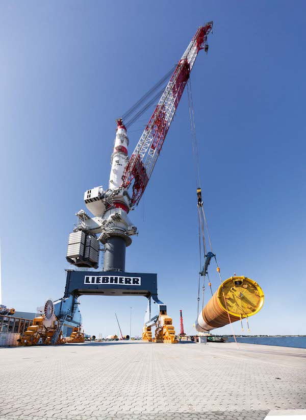 liebherr tcc 78000 heavy lift handling in rostock 2