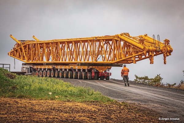 Wiesbauer and a Cometto SPMT combination to move a crane element 2