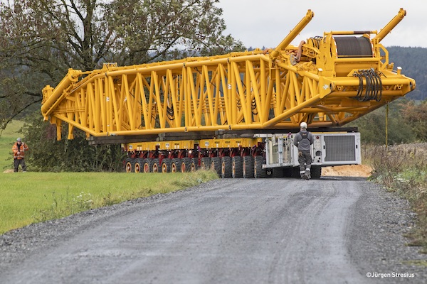 Wiesbauer and a Cometto SPMT combination to move a crane element 3