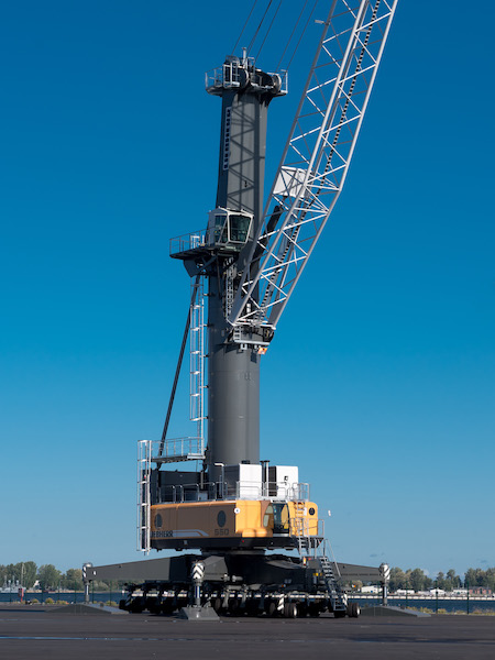 liebherr lhm 550 mobile harbour crane grenaa denmark 2 1