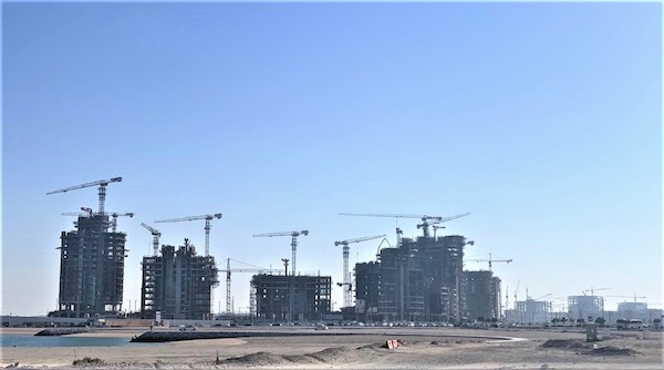Raimondi flattop tower cranes put to work for Qatari mega project 1