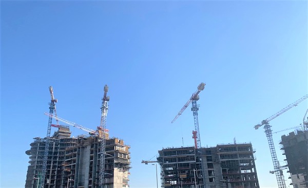 Raimondi flattop tower cranes put to work for Qatari mega project 2