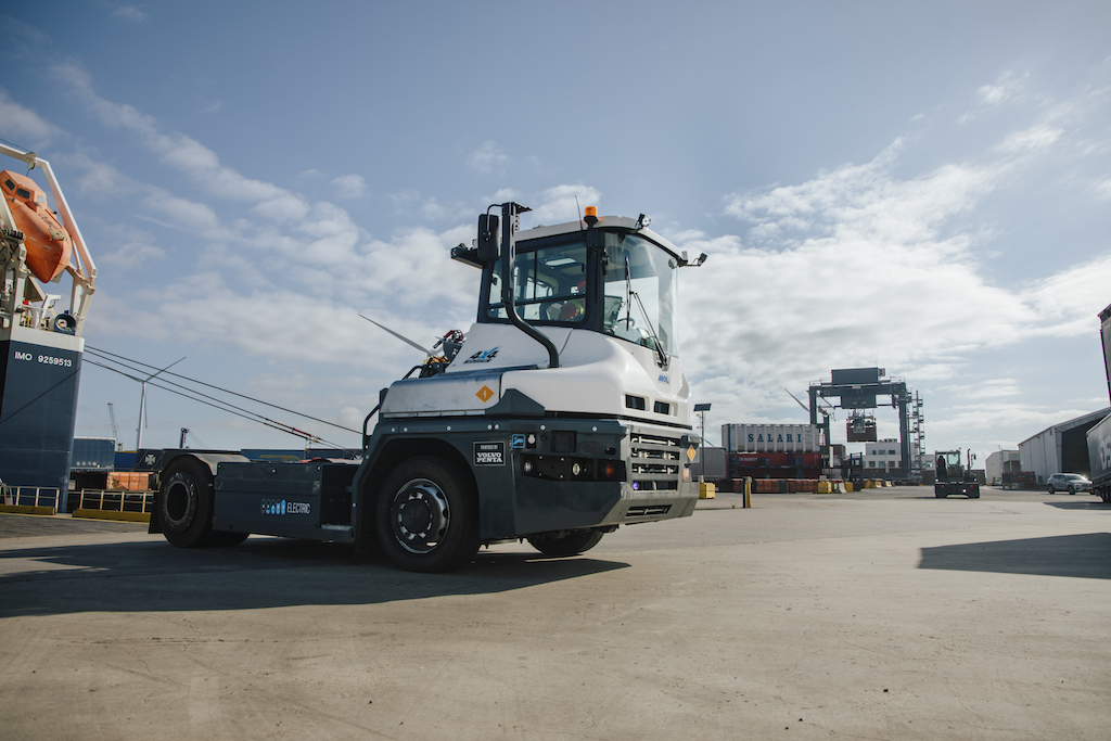 MOL and Volvo Penta unite to develop full electric 4X4 RoRo tractors 2