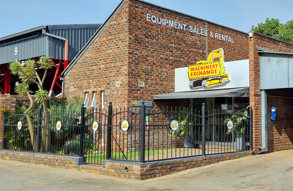 Rokbak appoints Machinery Exchange as dealer for Zimbabwe 08