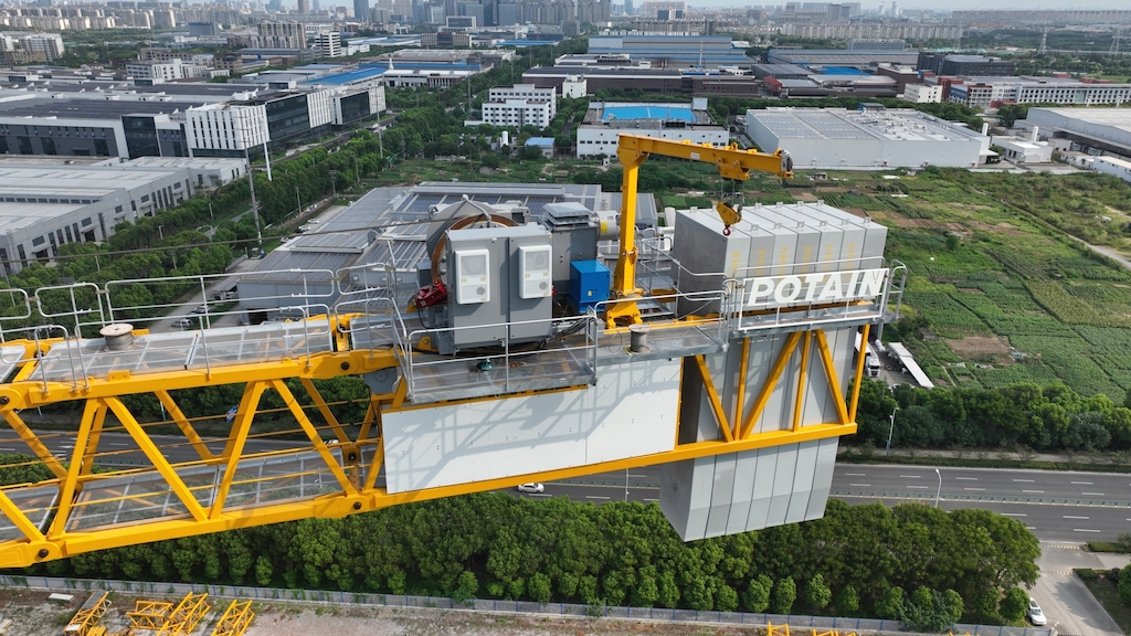 Manitowoc launches largest topless tower crane from Asia Range the Potain MCT 2205 04