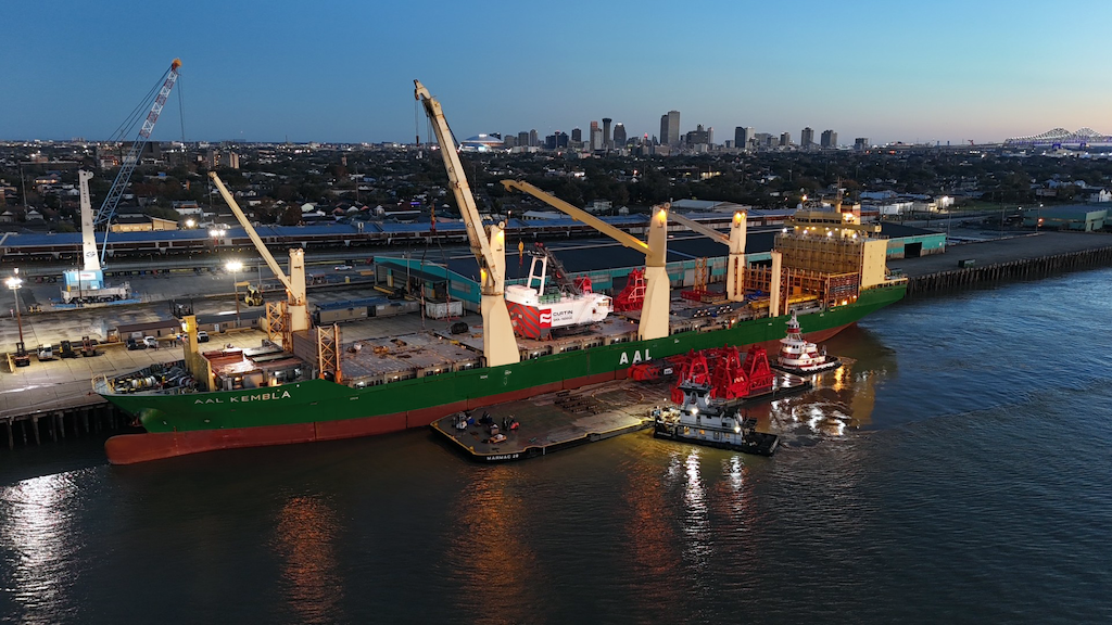 AAL Kembla discharging operation in New Orleans