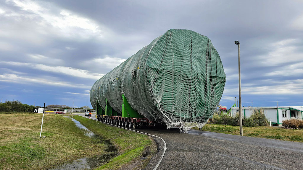 the cargo on its 2km on carriage to the construction site 1