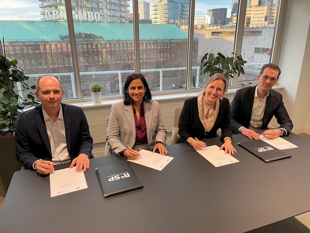 Preferred signing IMG 6480