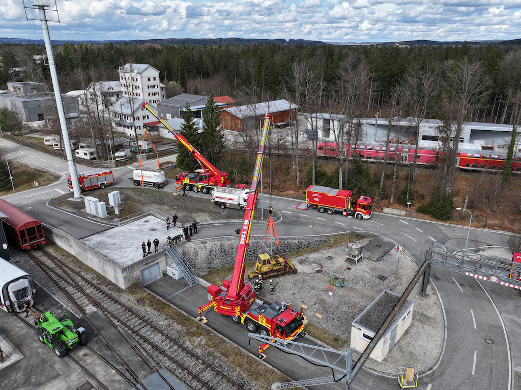 liebherr ltm 1070 4.2 feuerwehr muenchen training 01 300dpi