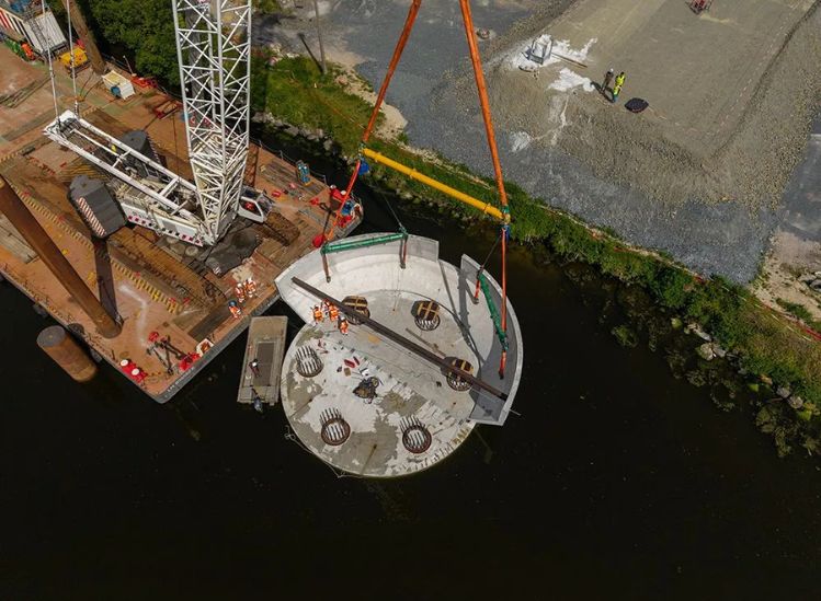 Heavy Lifts as the Colombelles Bridge Takes Shape 1