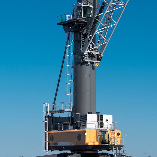 liebherr mobile harbour cranes emergency descent.webp