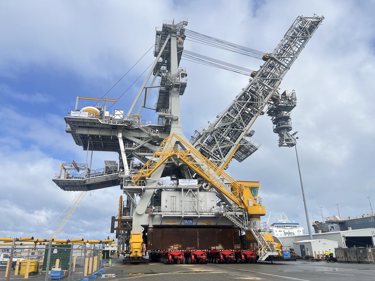 Tutt Bryant Moves 1,900t Shiploader Ahead of Vessel Lift
