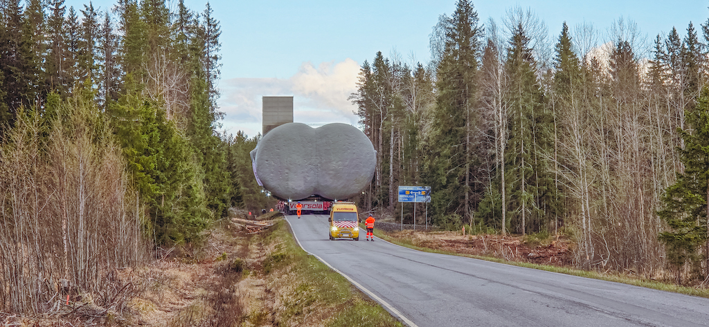 36 Cometto Axle Lines Move 300t LNG Tank Across Finland
