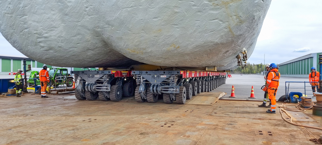 36 SPMT axle lines by Cometto through Finland 2