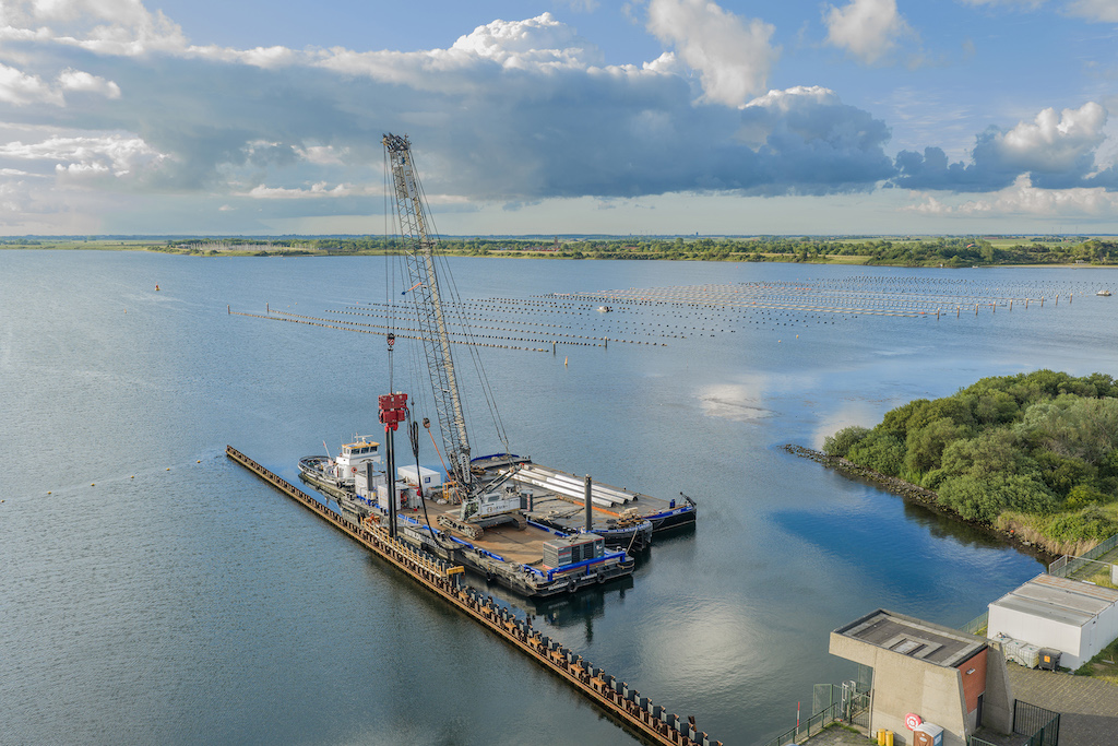 Liebherr LR 1130.1 Unplugged Drives 162 Sheet Piles in the Netherlands