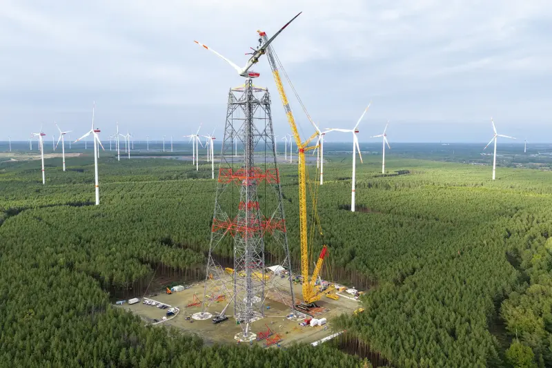 LR 11350 Erects 365m Wind Turbine in Germany